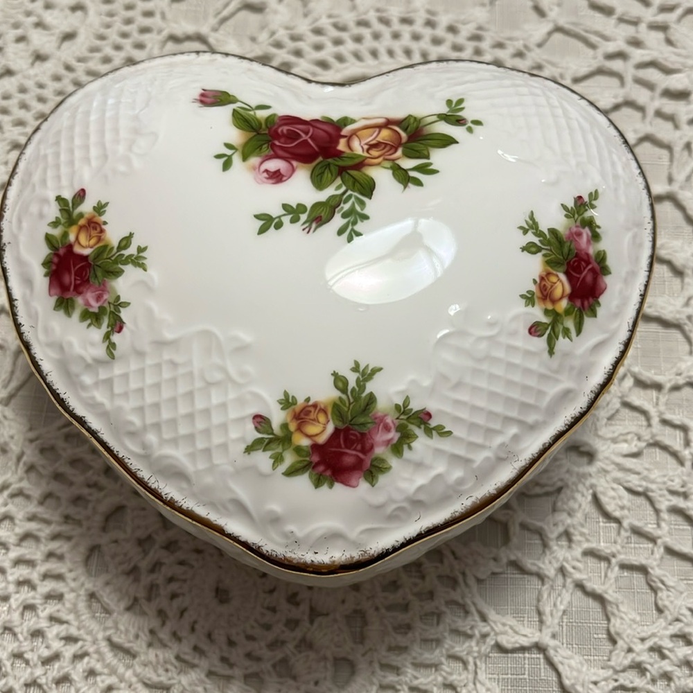 HP 🥳 Royal Albert Old Country Roses trinket box